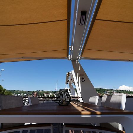 Вилла Floating House Marina Royal Порторож Экстерьер фото